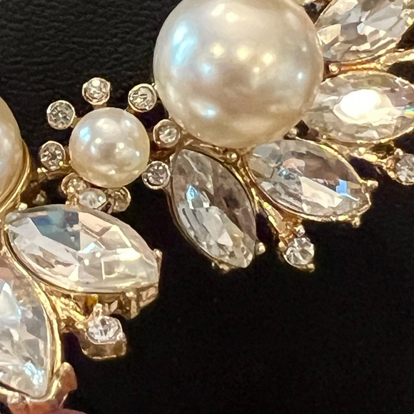 NECKLACE BANANA REPUBLIC Statement Necklace Rhinestones Faux Pearls Formal 20” - Picture 6 of 16